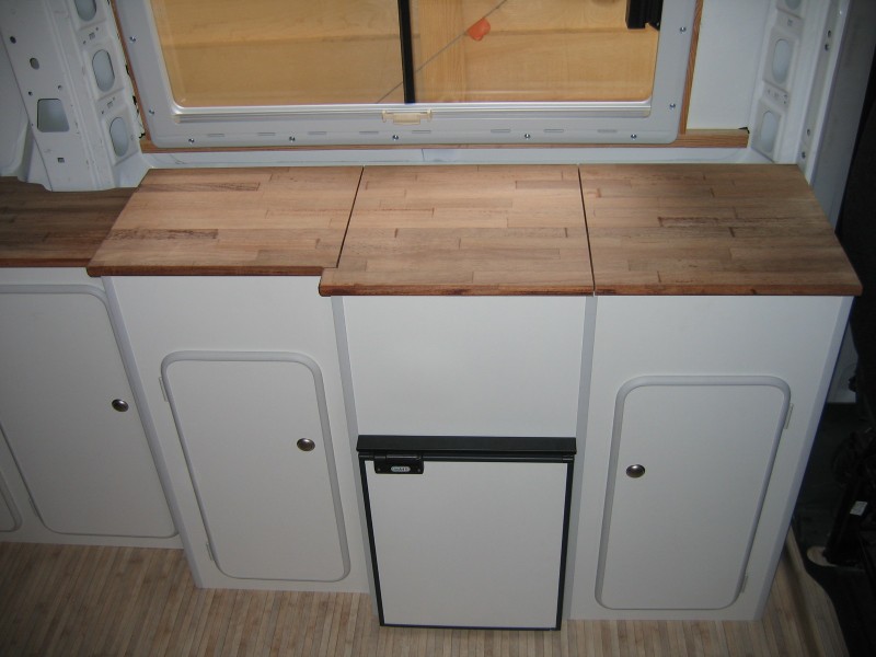 Meuble cuisine avec 3 couvercles ind�pendants