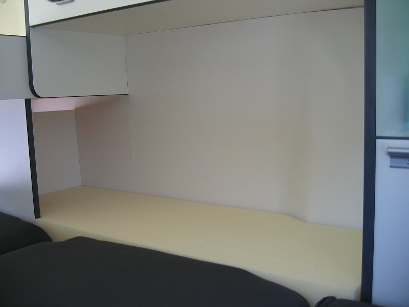 Lit bébé au même niveau que la banquette